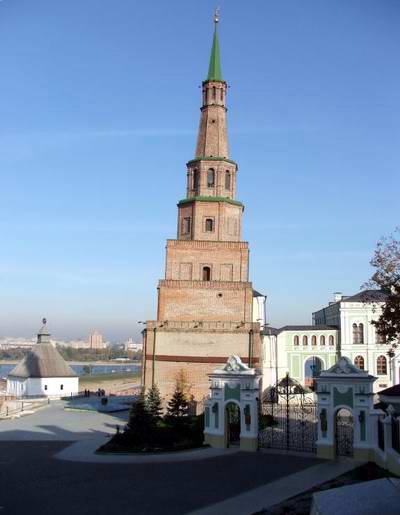 Kazan Kremlin photos - The falling tower 1st photo