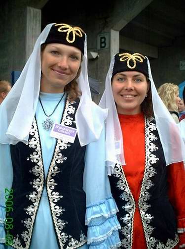 People of Tatarstan wearing national costumes 2nd photo